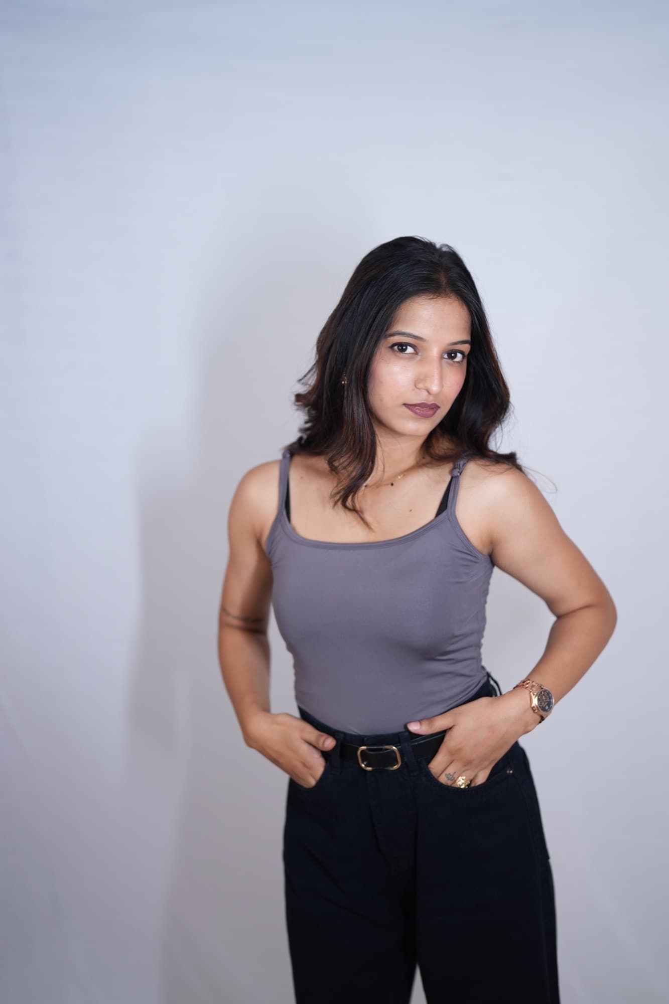 Grey ribbed tank, front