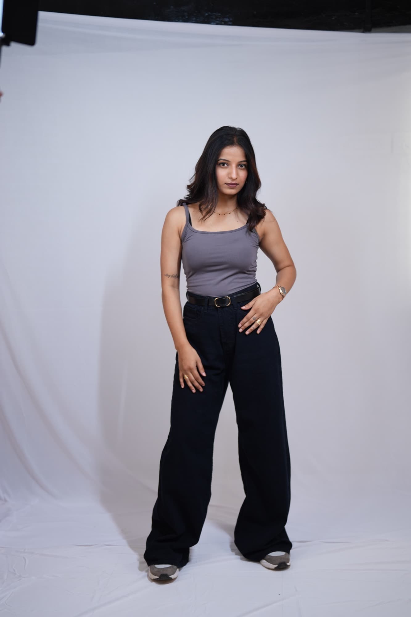 Grey ribbed tank, front detail
